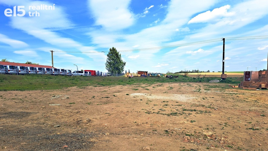 Prodej stavebního pozemku 1 115 m², Bácovice