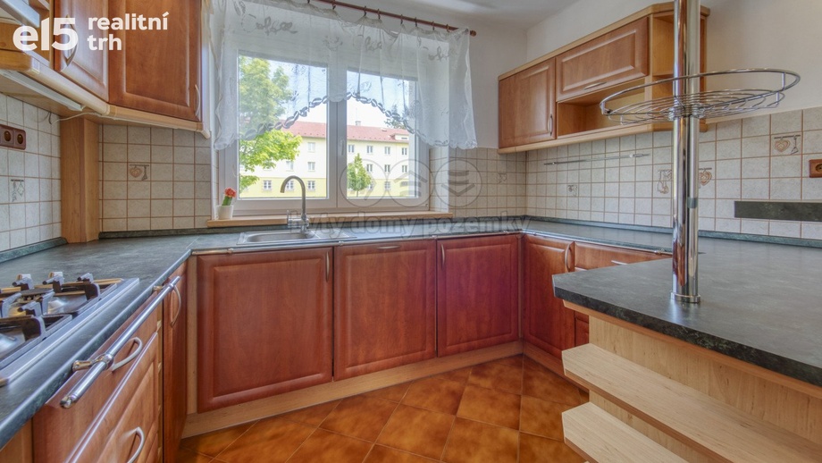 Pronájem byty 2+1, 54 m² - Ostrov