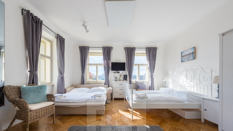 Pronájem byty 1+kk, 47 m² - Praha - Malá Strana