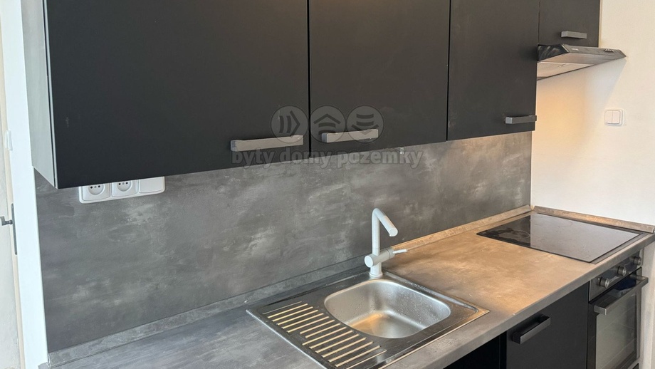 Pronájem bytu 3+1 72 m², Rovná