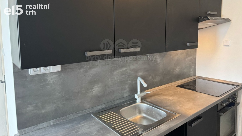 Pronájem byty 3+1, 72 m² - Rovná