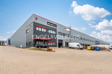Pronájem skladu 2 828 m², Hostivice