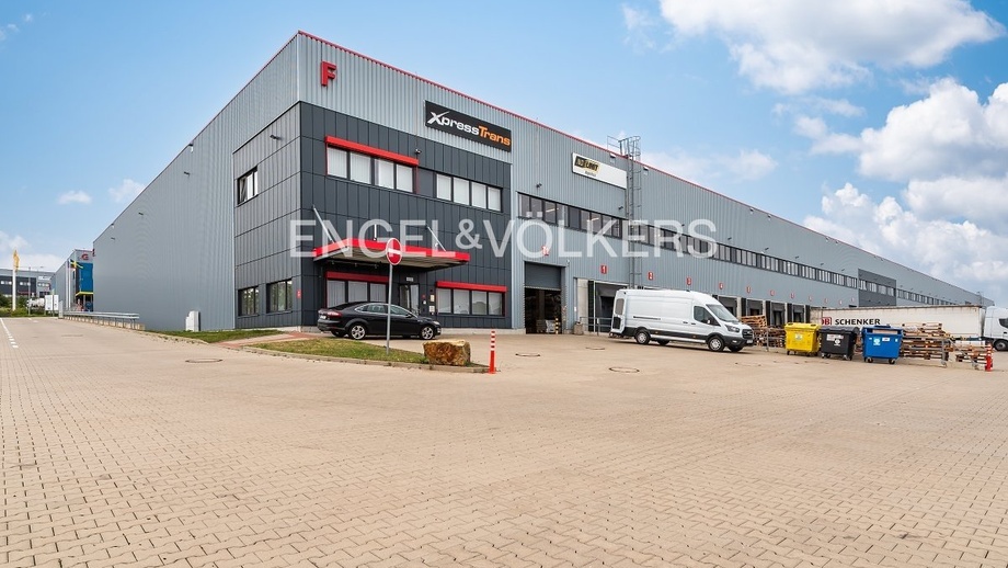 Pronájem skladu 2 828 m², Hostivice