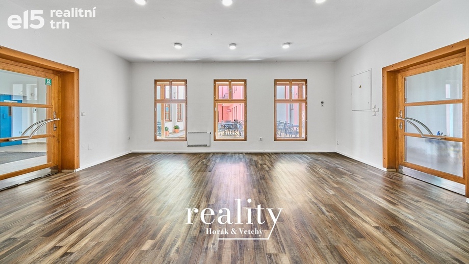 Pronájem obchodní prostory, 36 m² - Znojmo
