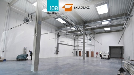 Pronájem skladu 547 m², Praha 18