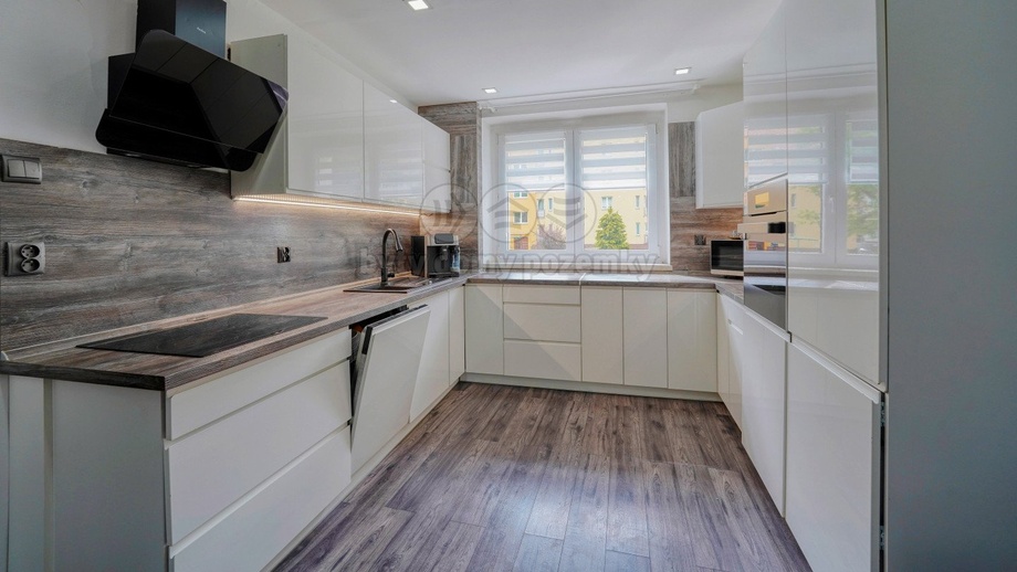 Prodej byty 2+1, 55 m² - Ostrov