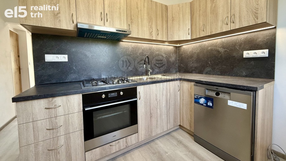 Pronájem byty 3+1, 60 m² - Slaný