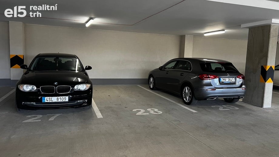 Pronájem garážové stání, 14 m² - Praha - Kbely
