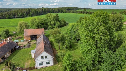 Prodej stavebního pozemku 2 302 m², Zahrádka