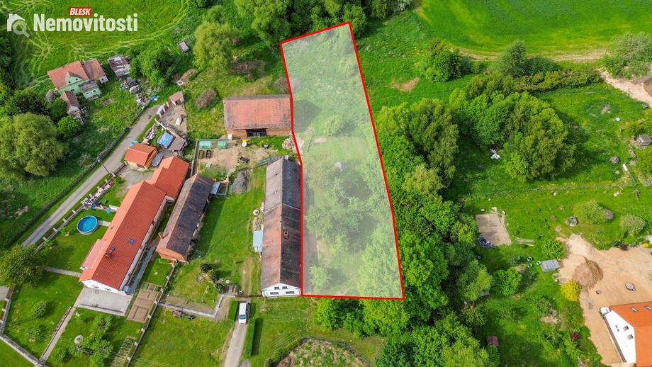 Prodej stavebního pozemku 2 302 m², Zahrádka