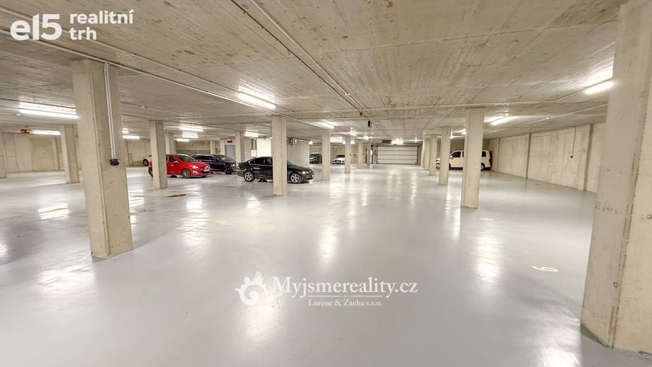 Pronájem garážového stání 18 m², Znojmo