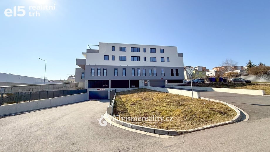 Pronájem garážové stání, 18 m² - Znojmo
