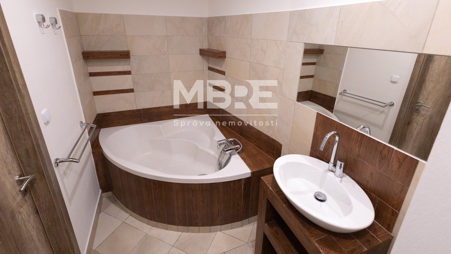 Pronájem byty 4+1, 73 m² - Orlová - Lutyně