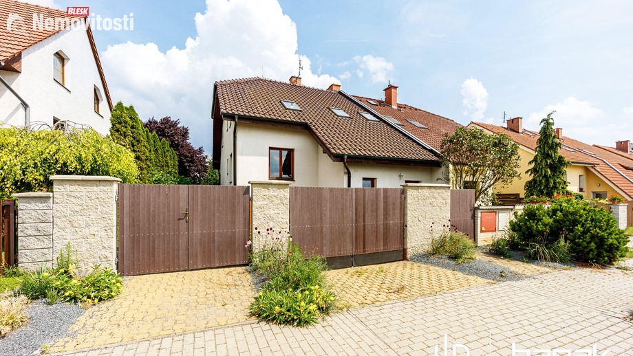 Prodej rodinného domu 240 m², Hněvotín