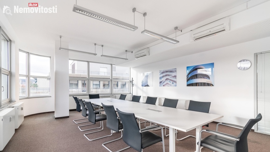 Pronájem kanceláře 110 m², Praha - Holešovice