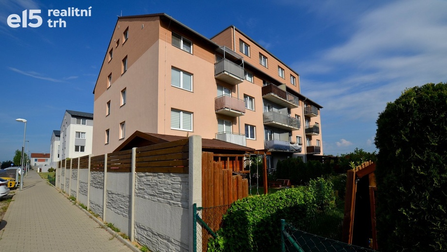 Pronájem byty 2+kk, 49 m² - Chýně