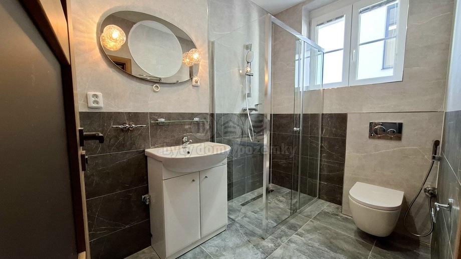 Pronájem bytu 2+1 74 m², Karlovy Vary - Drahovice