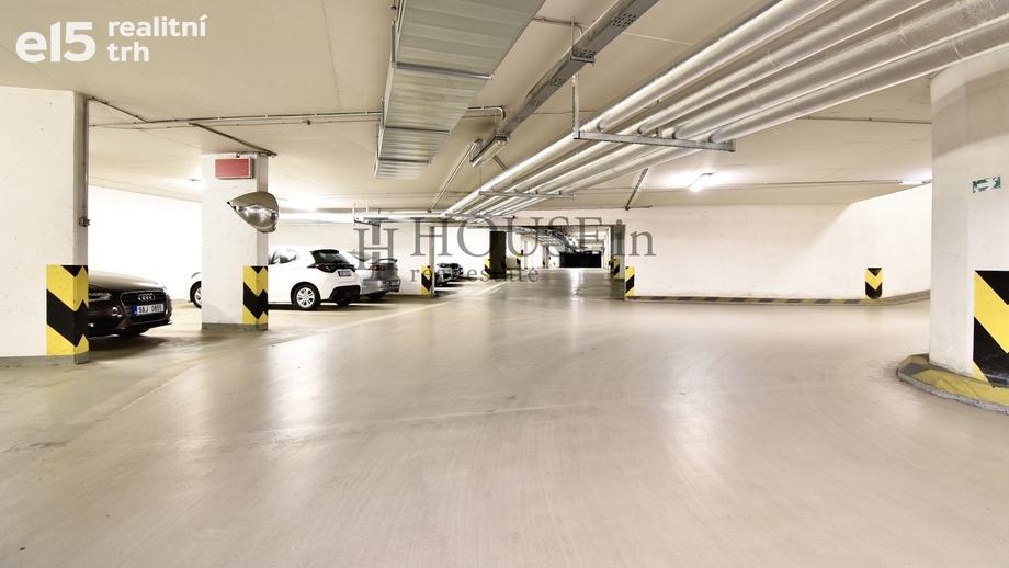 Pronájem garážové stání, 12 m² - Praha - Zličín