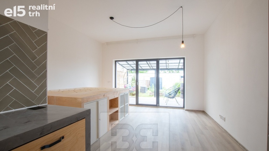 Pronájem byty 1+kk, 53 m² - Zlončice