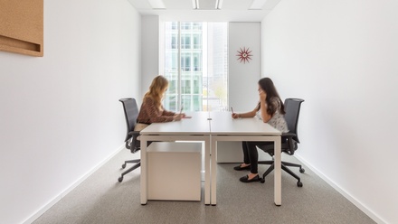 Pronájem kanceláře 60 m², Praha - Holešovice