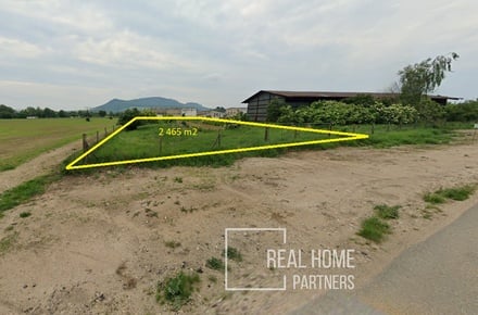 Prodej komerčního pozemku 2 465 m², Strachotín