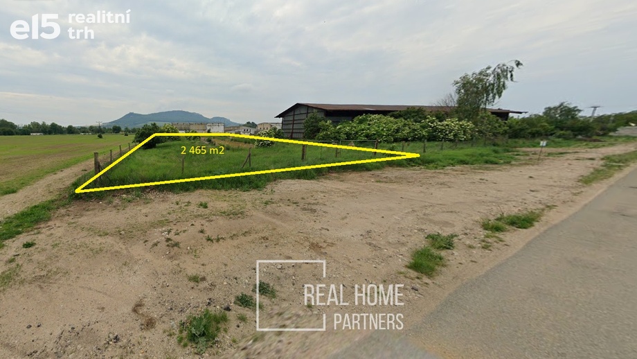 Prodej komerčního pozemku 2 465 m², Strachotín
