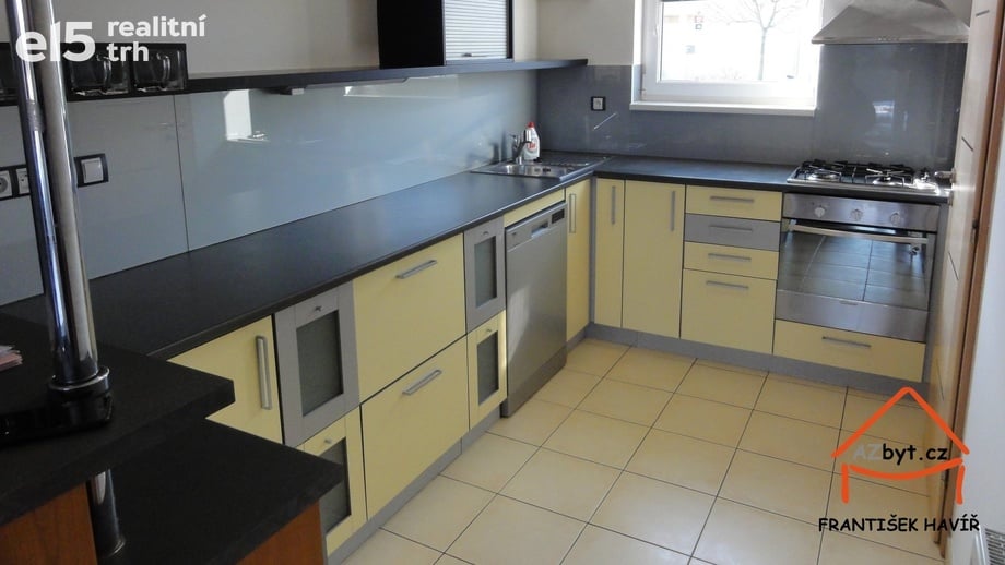 Pronájem rodinné domy, 143 m² - Praha - Satalice