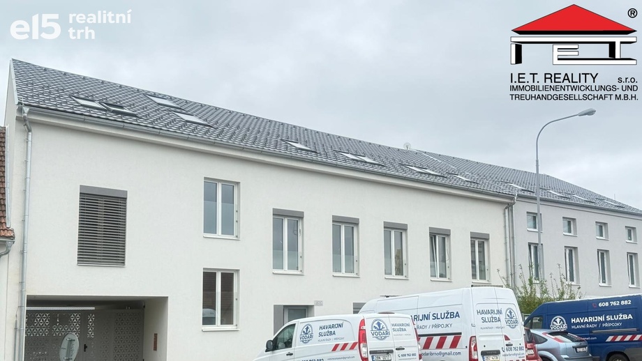 Pronájem garážové stání, 12 m² - Brno - Černovice