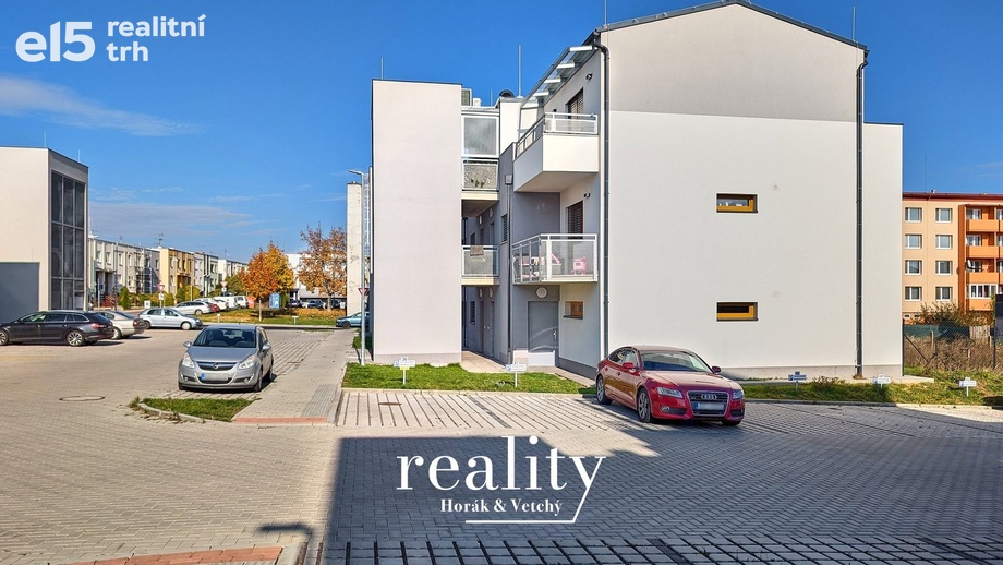 Pronájem garážové stání, 15 m² - Znojmo