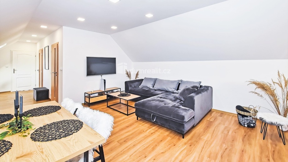 Prodej rodinného domu 210 m², Hostín