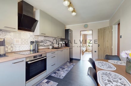 Prodej rodinného domu 200 m², Velešín