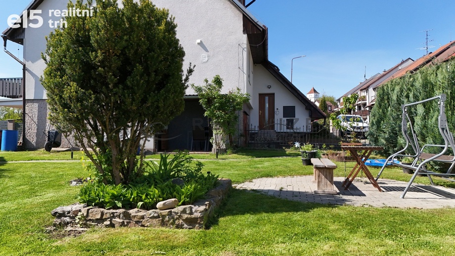 Prodej rodinného domu 200 m², Velešín