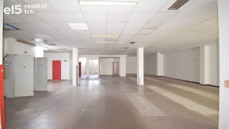 Pronájem obchodního prostoru 350 m², Plzeň - Lobzy