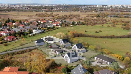 Prodej stavebního pozemku 1 371 m², Praha-Šeberov