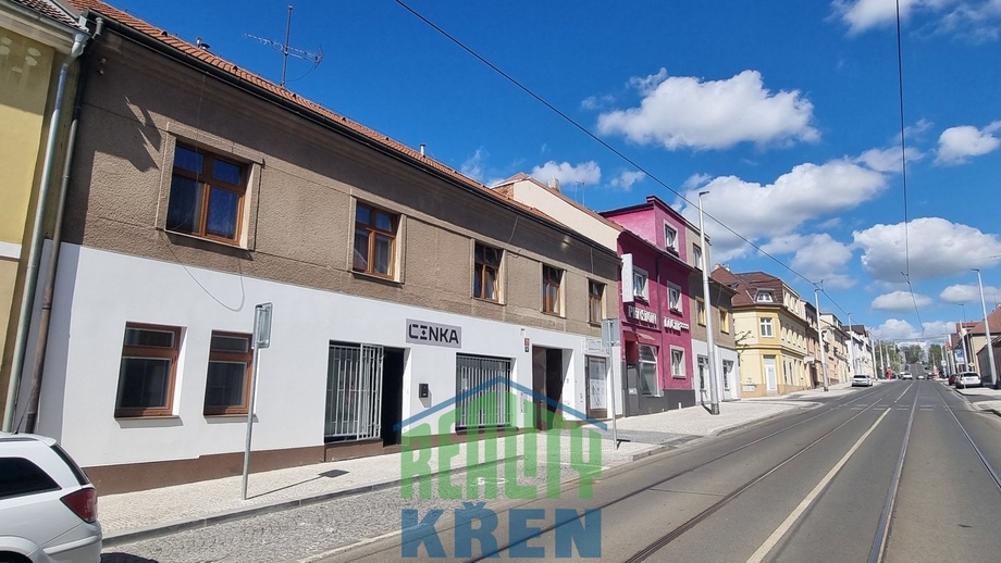 Prodej činžovního domu 800 m², Praha - Kobylisy