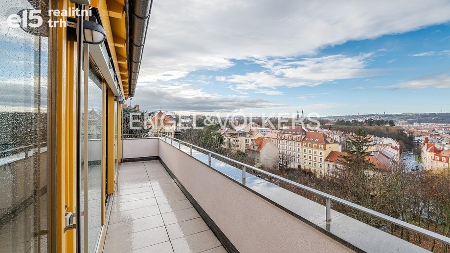 Pronájem byty 6 a více pokojů, 173 m² - Praha - Nusle
