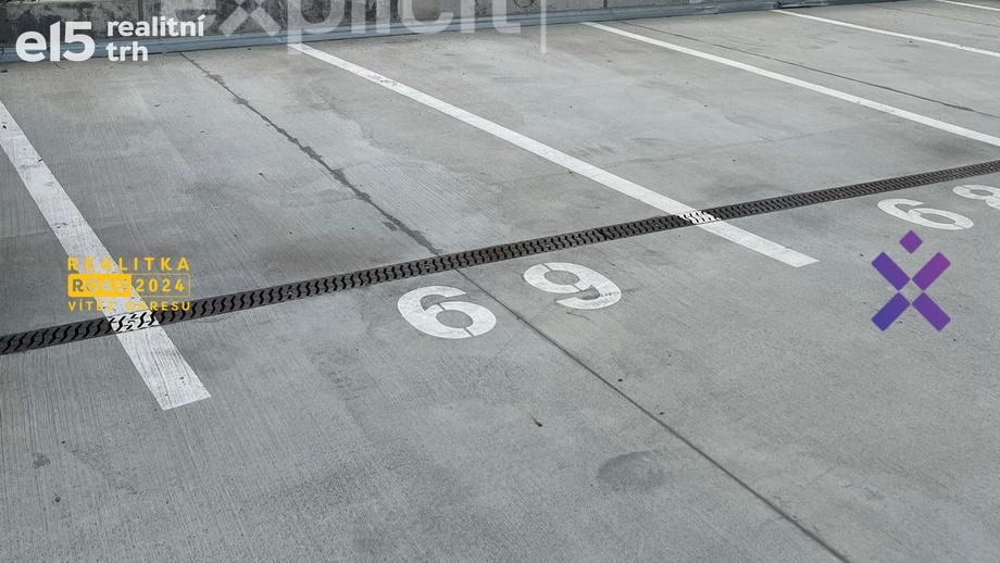 Pronájem garážové stání, 12 m² - Zlín