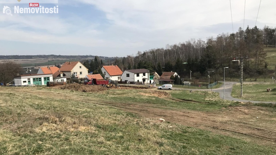 Prodej stavebního pozemku 1 961 m², Krušovice