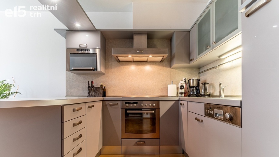 Pronájem byty 2+kk, 63 m² - Praha - Podolí