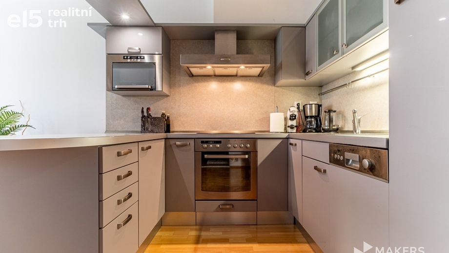 Pronájem bytu 2+kk 63 m², Praha - Podolí
