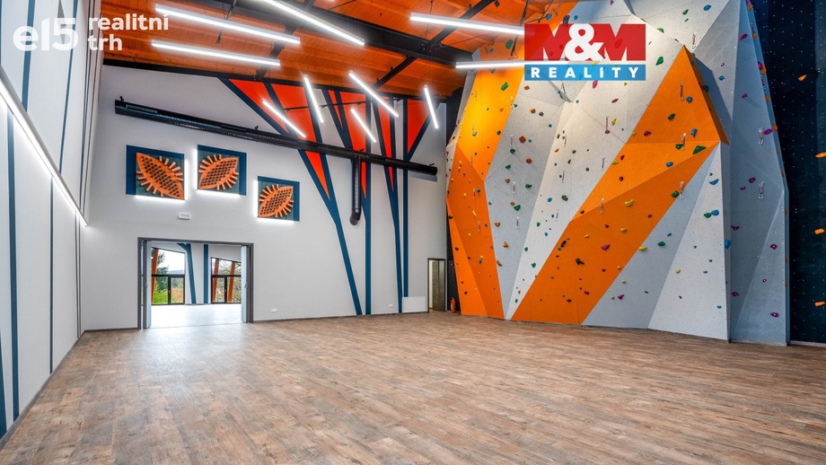 Pronájem obchodního prostoru 1 076 m², Okrouhlo