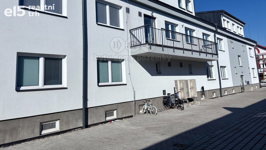 Pronájem byty 1+kk, 28 m² - Pardubice - Semtín