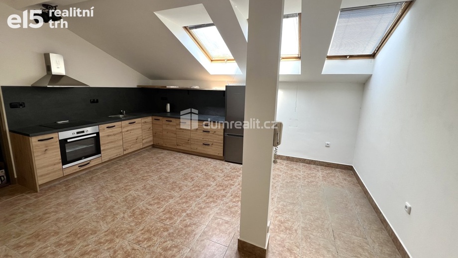 Pronájem byty 2+kk, 50 m² - Kolín V