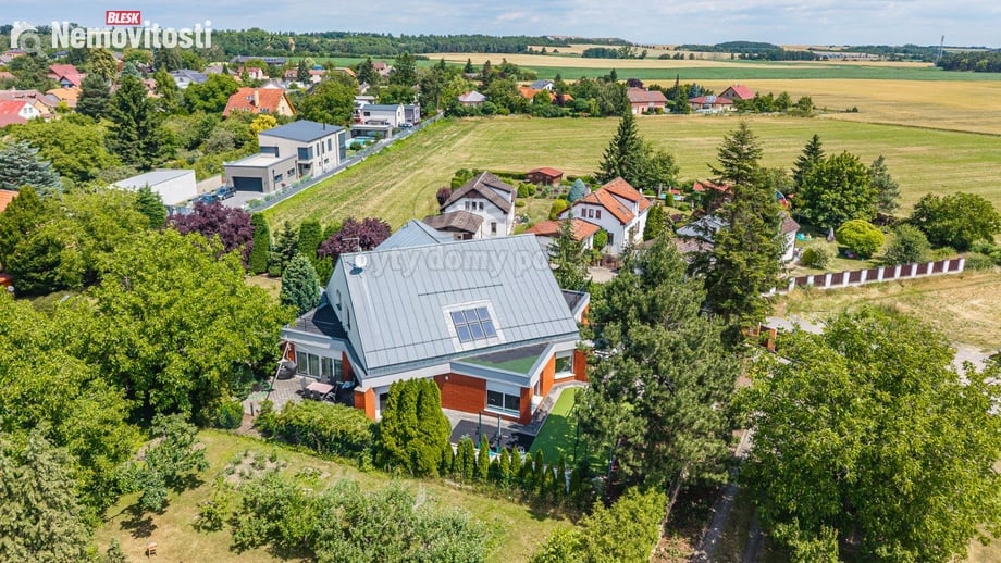 Prodej rodinného domu 350 m², Jirny - Nové Jirny