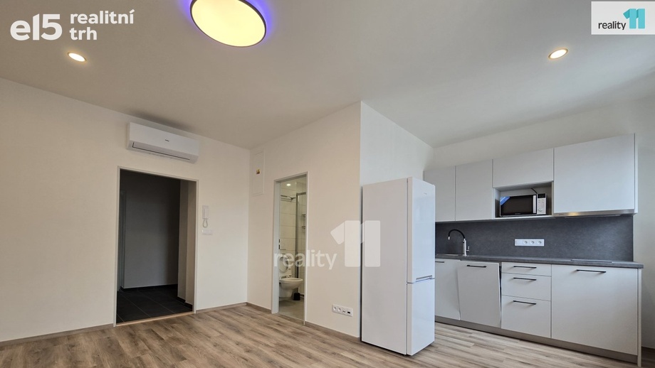 Pronájem byty 1+kk, 23 m² - Praha - Bubeneč
