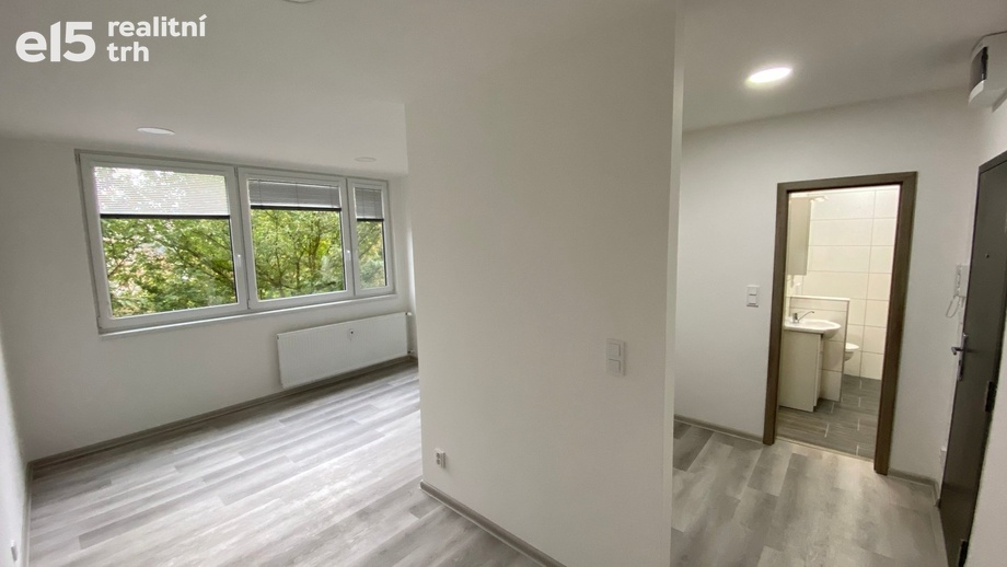 Pronájem byty 2+kk, 34 m² - Zlín