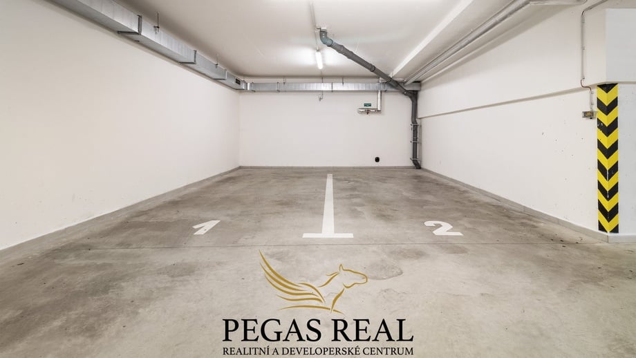 Pronájem garážové stání, 16 m² - Brno - Žebětín