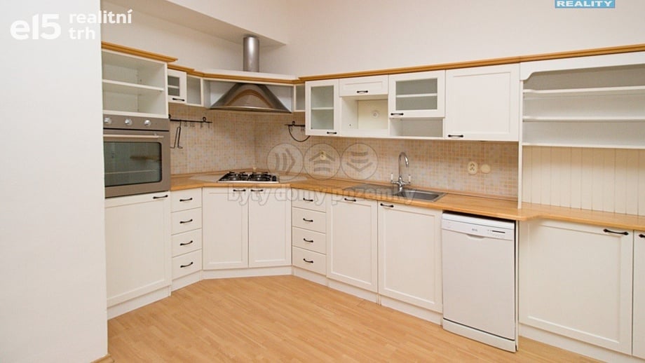 Pronájem byty 2+kk, 67 m² - Opava - Město