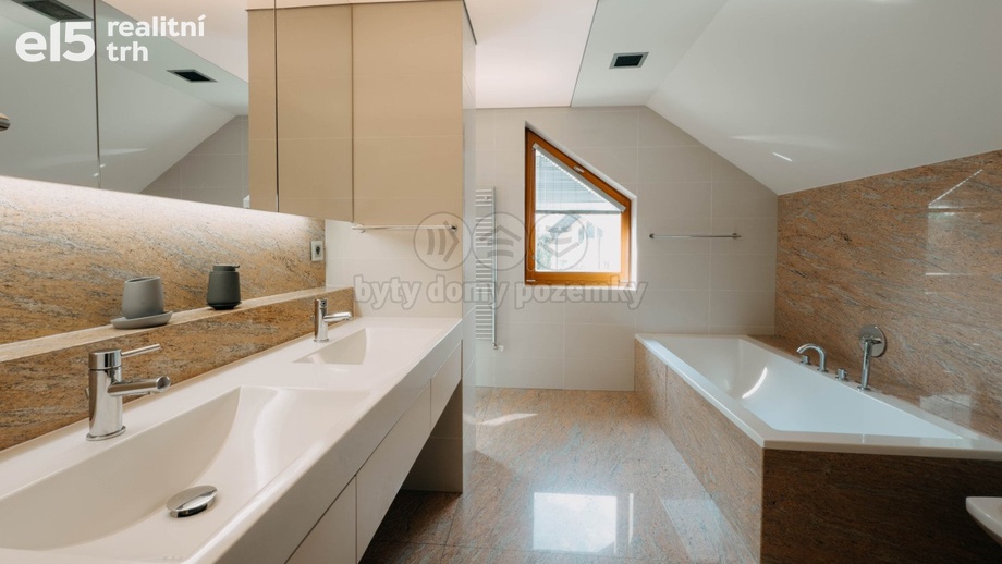 Prodej rodinné domy, 300 m² - Jablonec nad Nisou