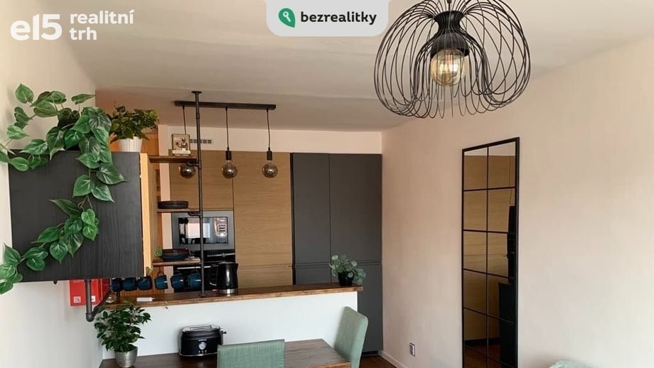 Prodej byty 2+kk, 30 m² - Praha - Hloubětín